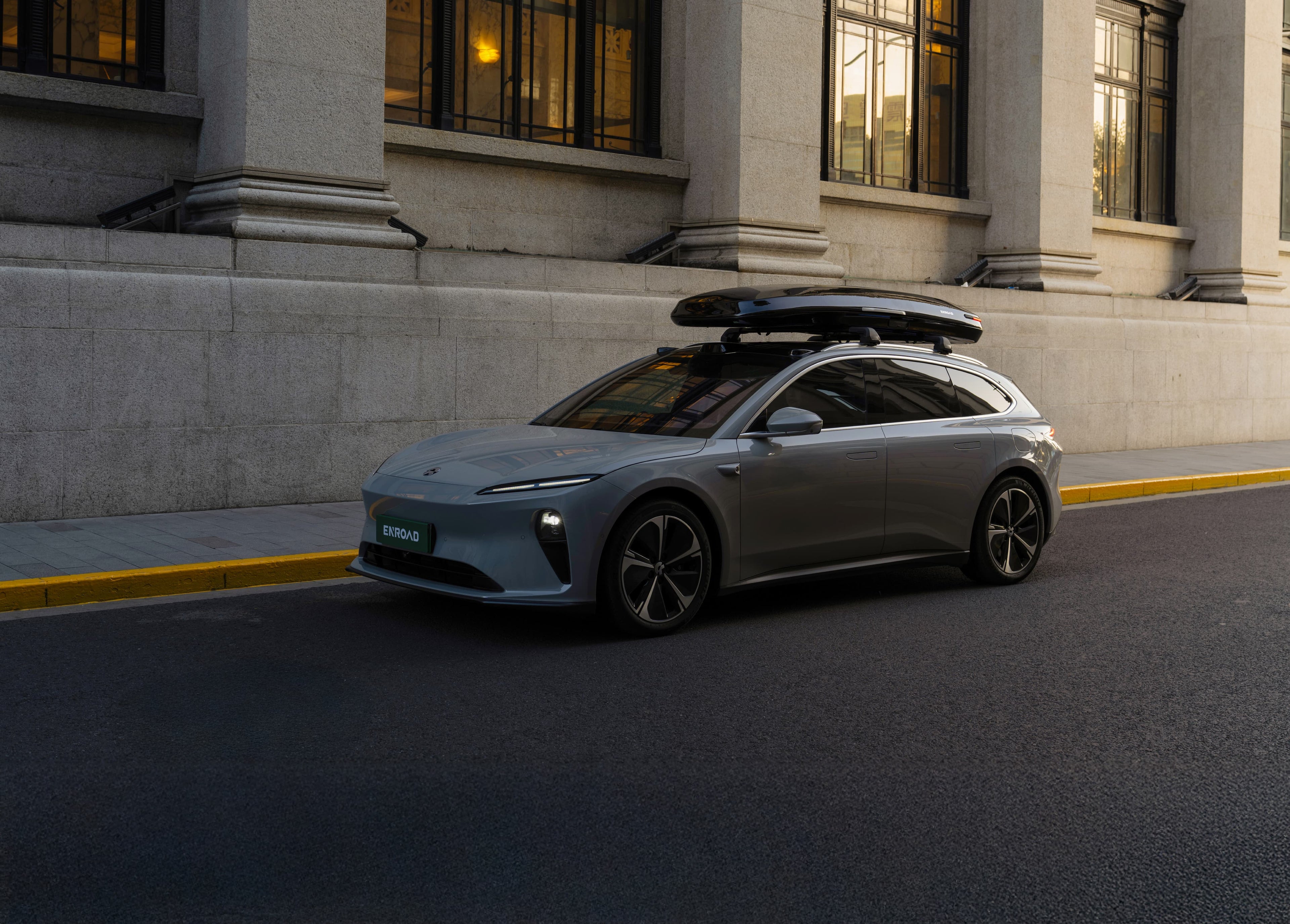 Nomadix Pro Smart Roof Box